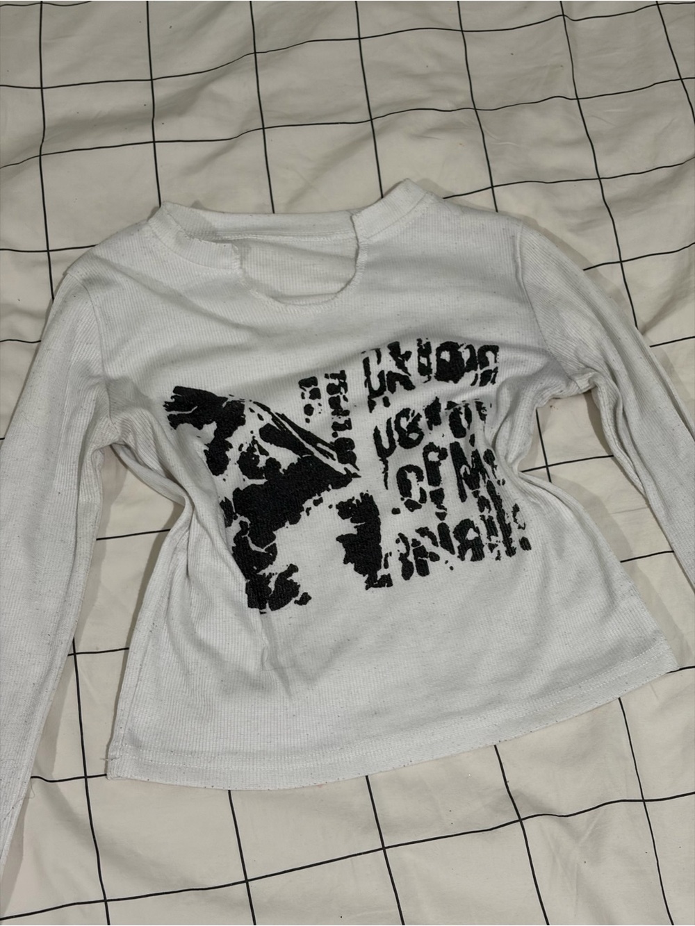 YesStyle White Long Sleeve Graphic Crop Top with Black Print